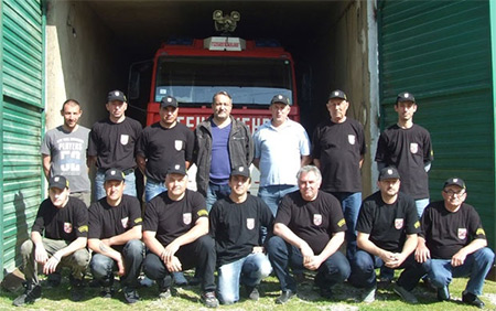 Celo selo vatrogasci, gase požare bez dinara nadoknade