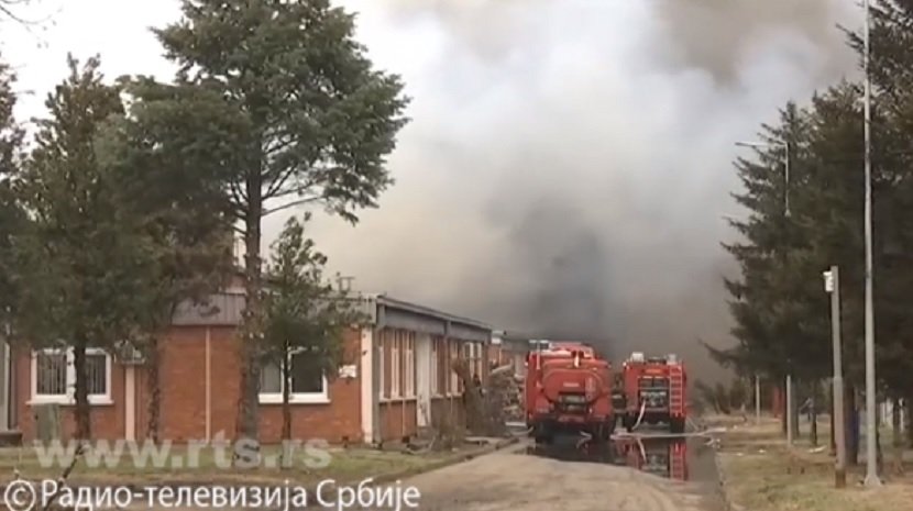 Veliki požar buknuo usred noći u fabrici u Šapcu