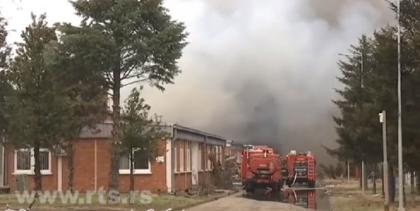 Veliki požar buknuo usred noći u fabrici u Šapcu