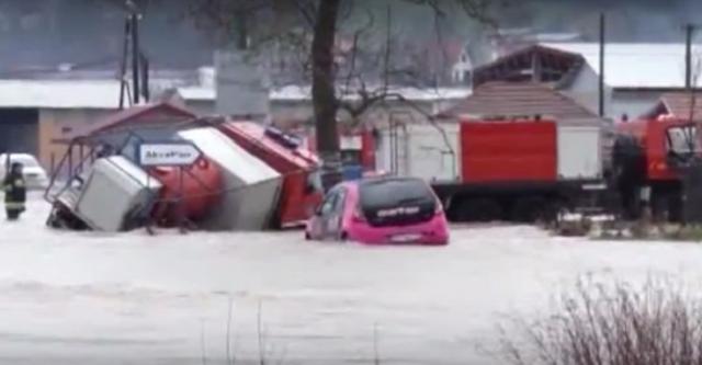 Vanredna situacija: Izlile se reke, evakuacija